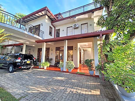 Myh Lake Front Pvt Villa with Staff, Near City, Inc Free Breakfast