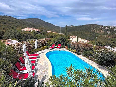 Gorgeous Villa Les Issambres with Swimming Pool