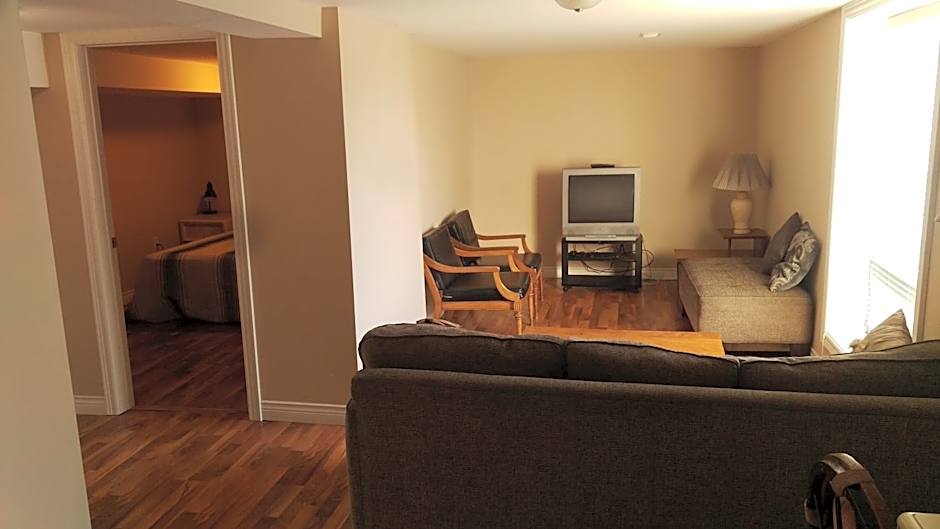 Bay Lake Inn - Frontiersman Motel