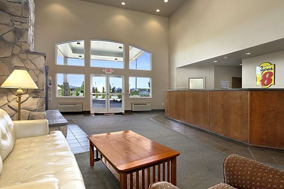 Super 8 by Wyndham Central Pt Medford