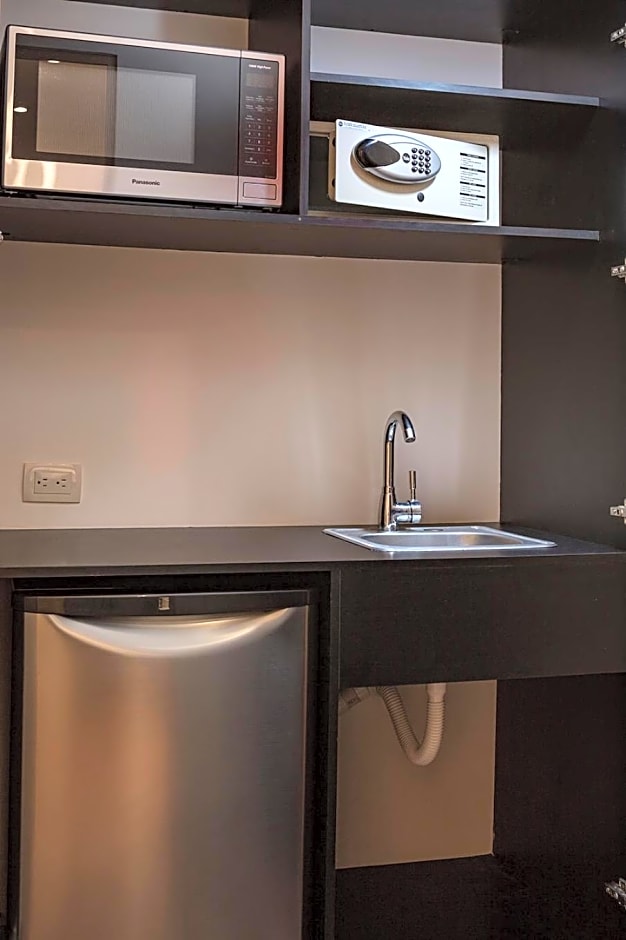 ROOM Hotel & Suites