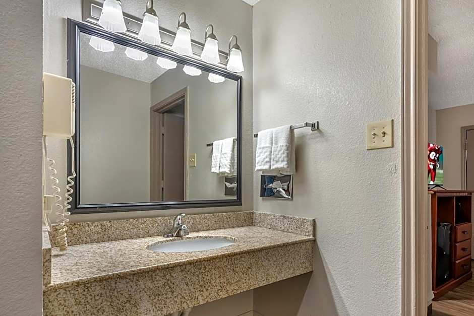 Red Roof Inn & Suites Sulphur Springs