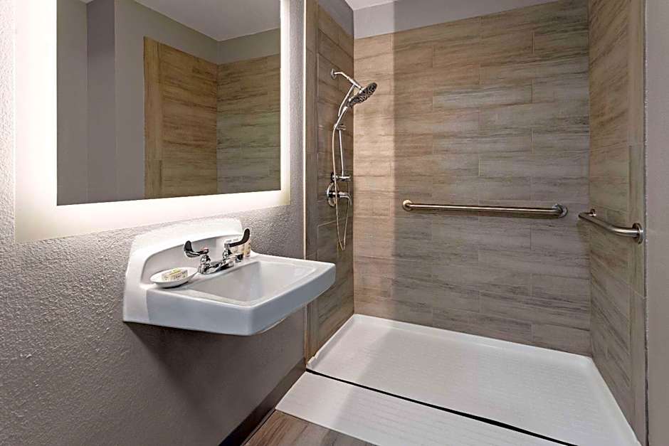 Hawthorn Extended Stay by Wyndham Columbia / Ft. Jackson