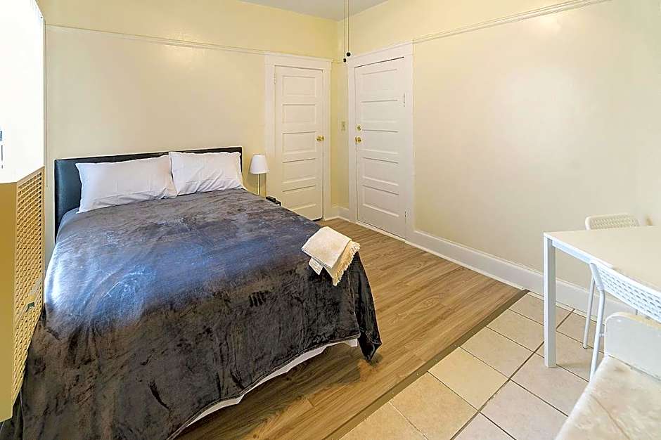 Pads on Pasadena Ave