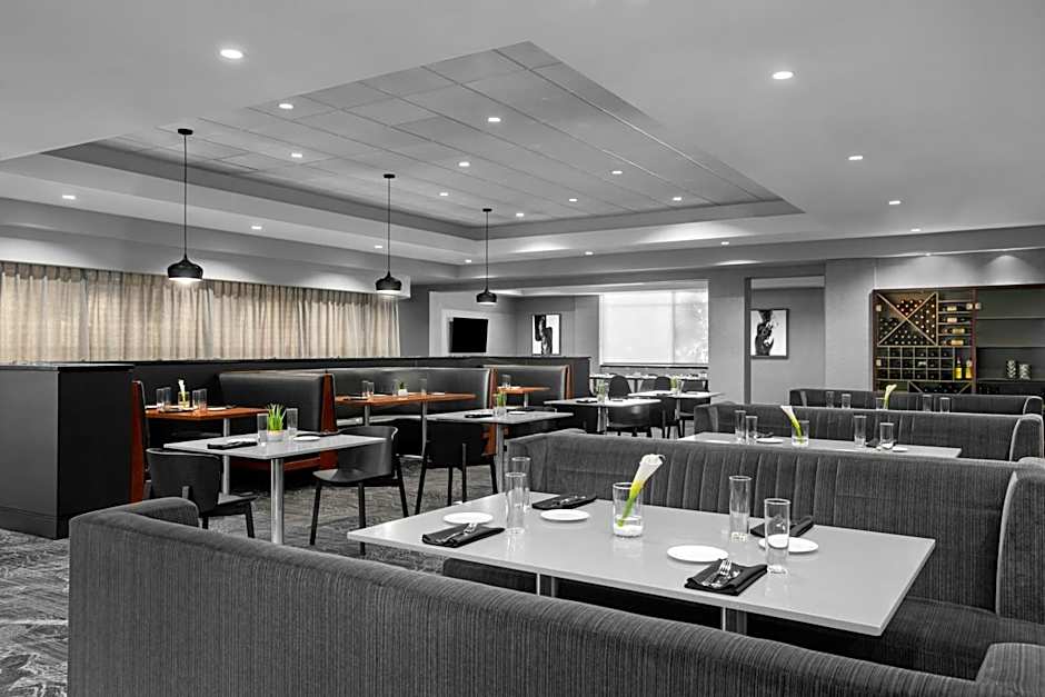 Renaissance by Marriott Indianapolis North Hotel