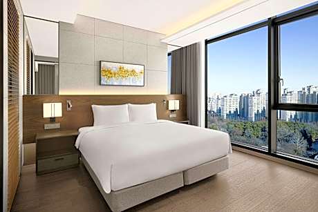Panorama Suite, Suite, 1 King, Park view
