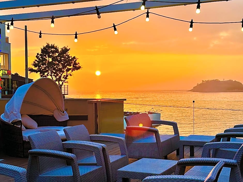 Benikea Chaeseokgang StarHills Hotel