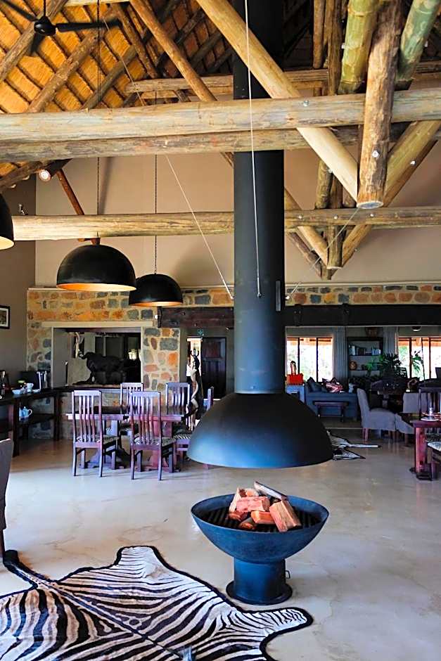 Umzolozolo Private Safari Lodge & Spa