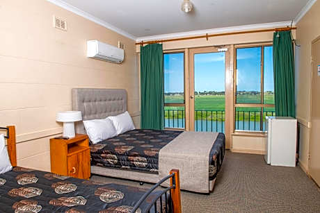 Tailem Bend Riverside Hotel