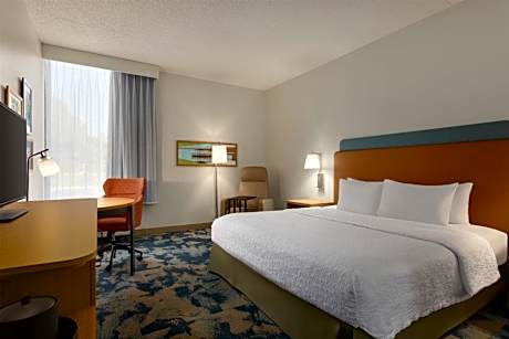 King Room with Accessible Tub - Mobility and Hearing Access/Non-Smoking
