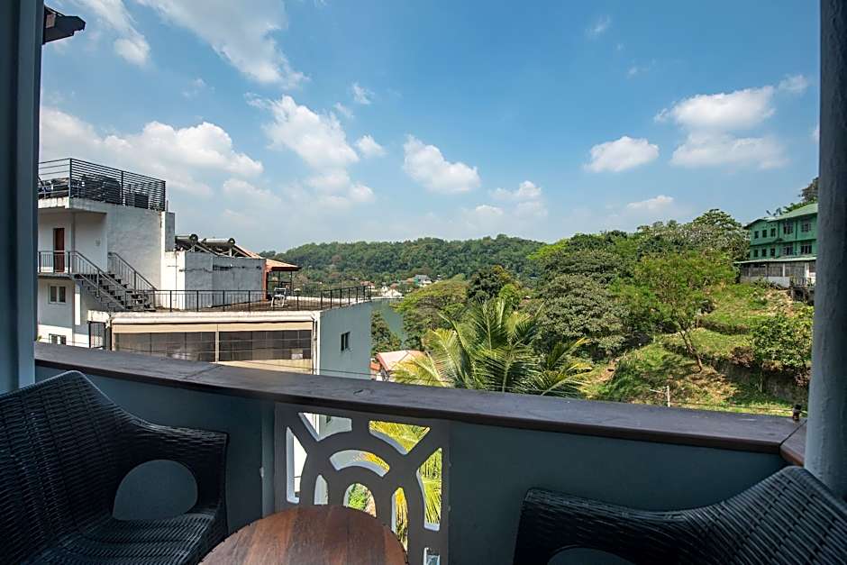 Ceyloni Lake Residency