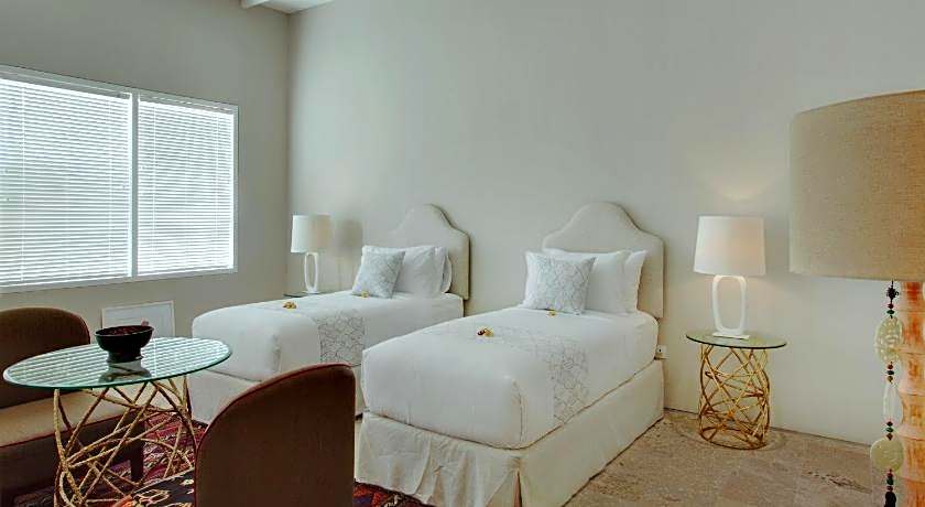 Room & Vespa Suite 4