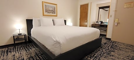 Gold, 1 Queen Bed