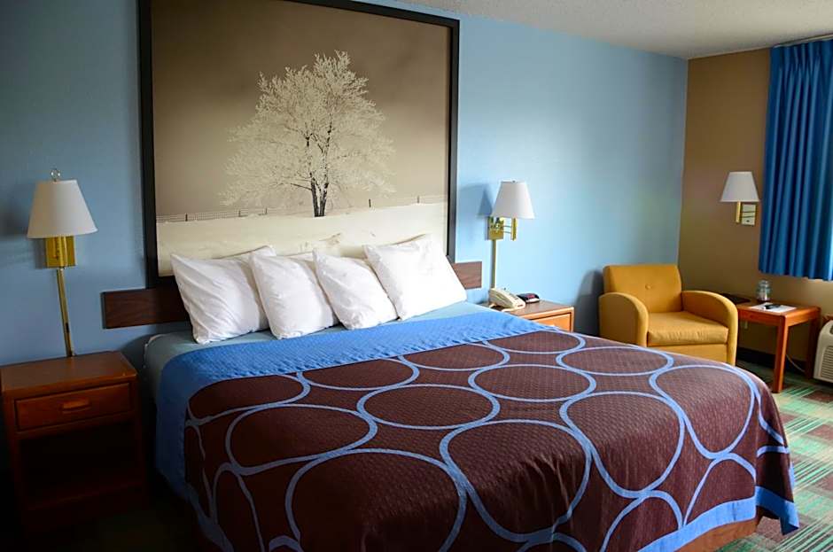 Super 8 by Wyndham Centerville