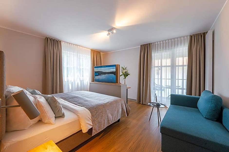 Sopherl am See - Frühstück auf der Seeterrasse, sehr ruhig und wunderschön am See, 3 Minuten nach Oberpfaffenhofen, viele Radtouren, Restaurants & Cafes in der Umgebung