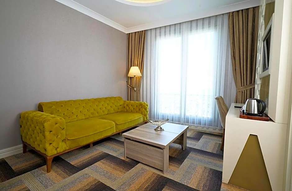 The Grand Mira Hotel