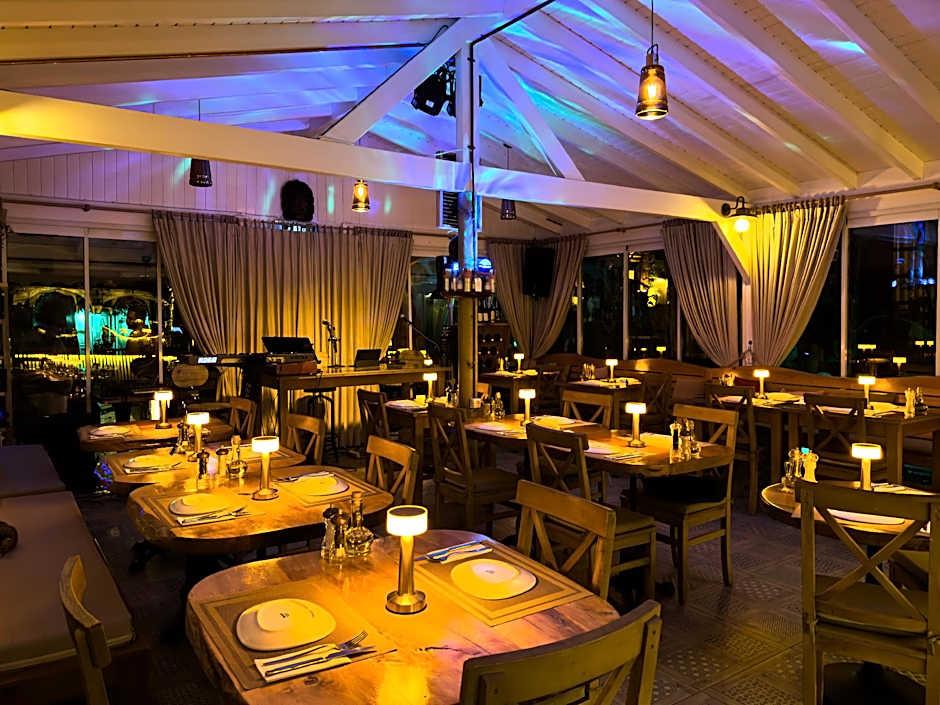Banana Alaçatı Food & Stay - Adults Only