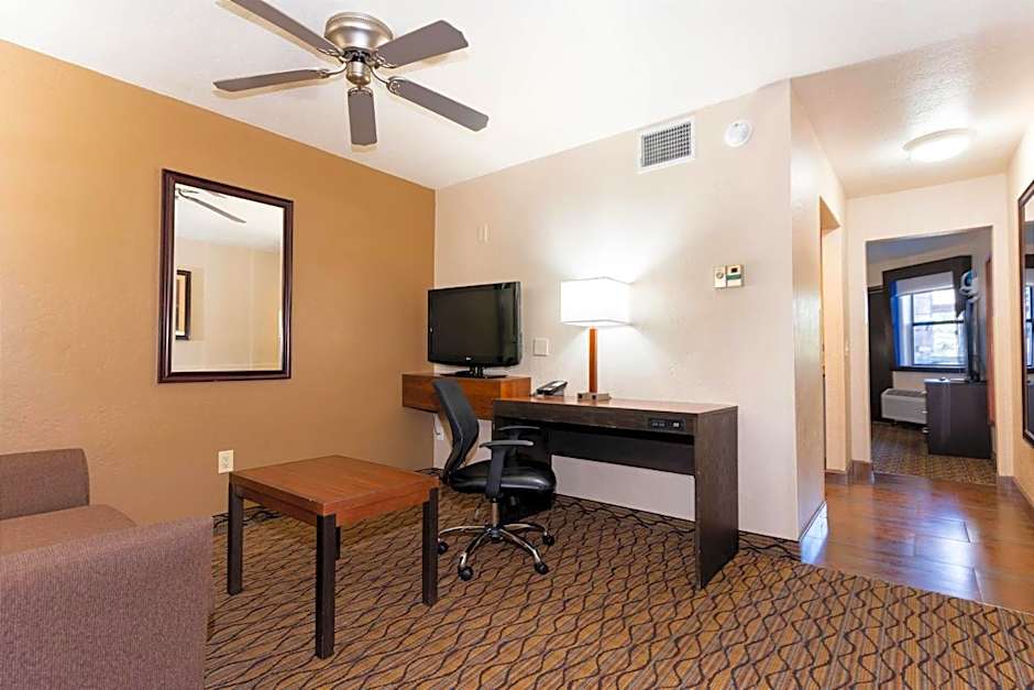 Grand Canyon Hotel & Suites