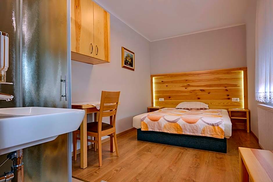 Rooms Pevc & Hostel Ljubno ob Savinji