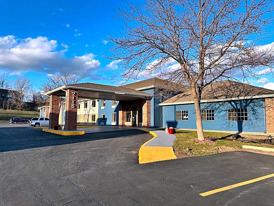 AmericInn by Wyndham Reedsburg