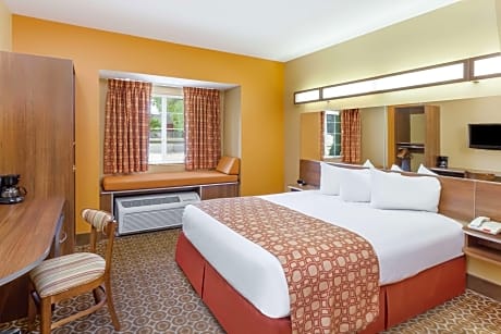 1 Queen Bed Mobility Accessible Room Non-Smoking