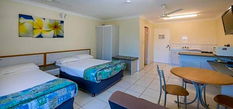 Cairns Holiday Lodge