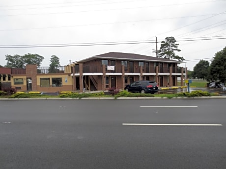 Brick Motor Inn