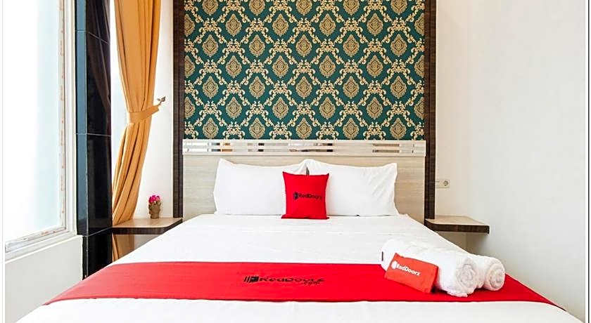 RedDoorz Plus @ Centrium Katamso Medan