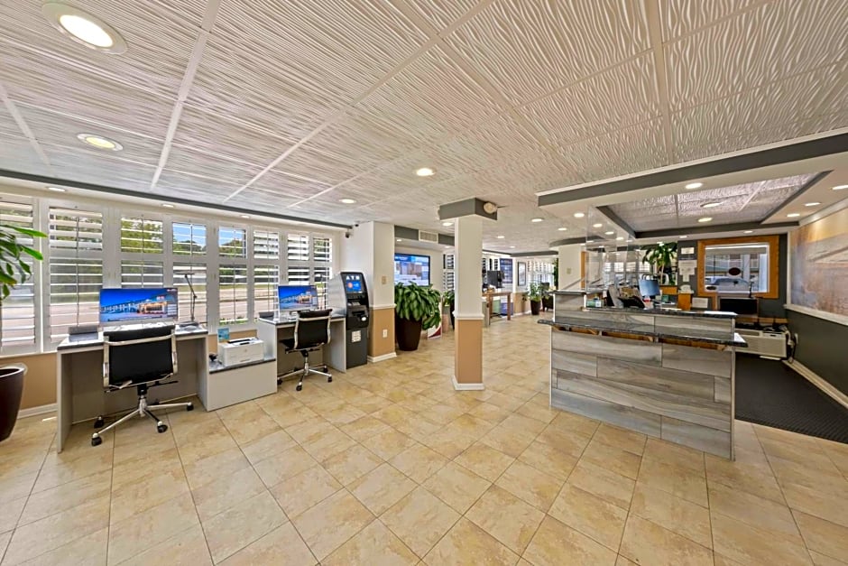 Best Western Plus Holiday Sands Inn & Suites