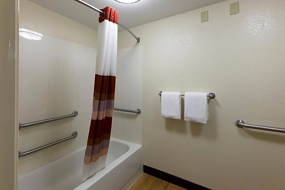 Red Roof PLUS+ West Springfield