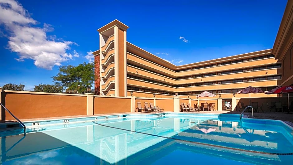 Best Western Mill River Manor