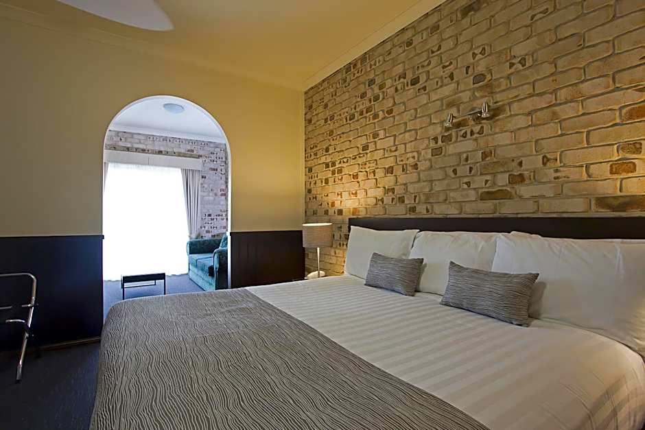 Highlander Motor Inn