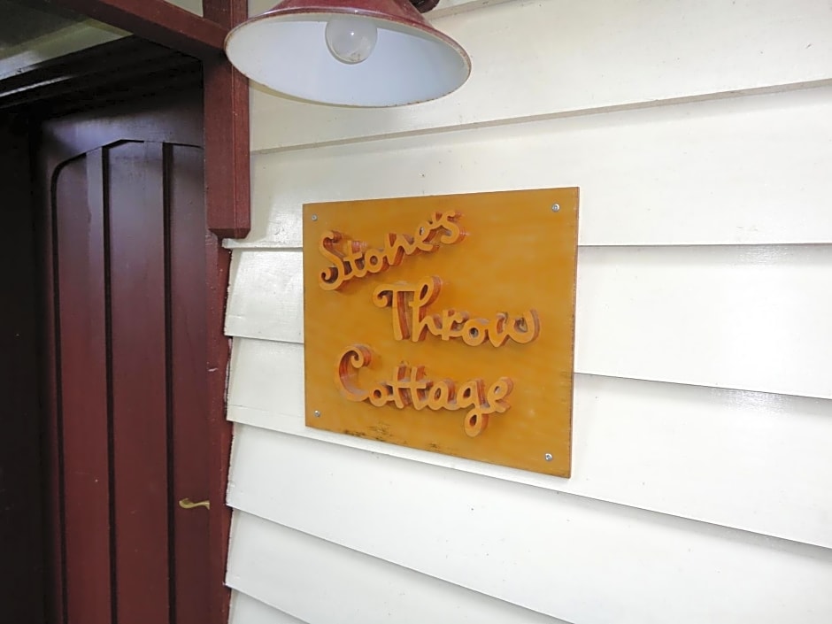 Stone's Throw Cottage Bed and Breakfast