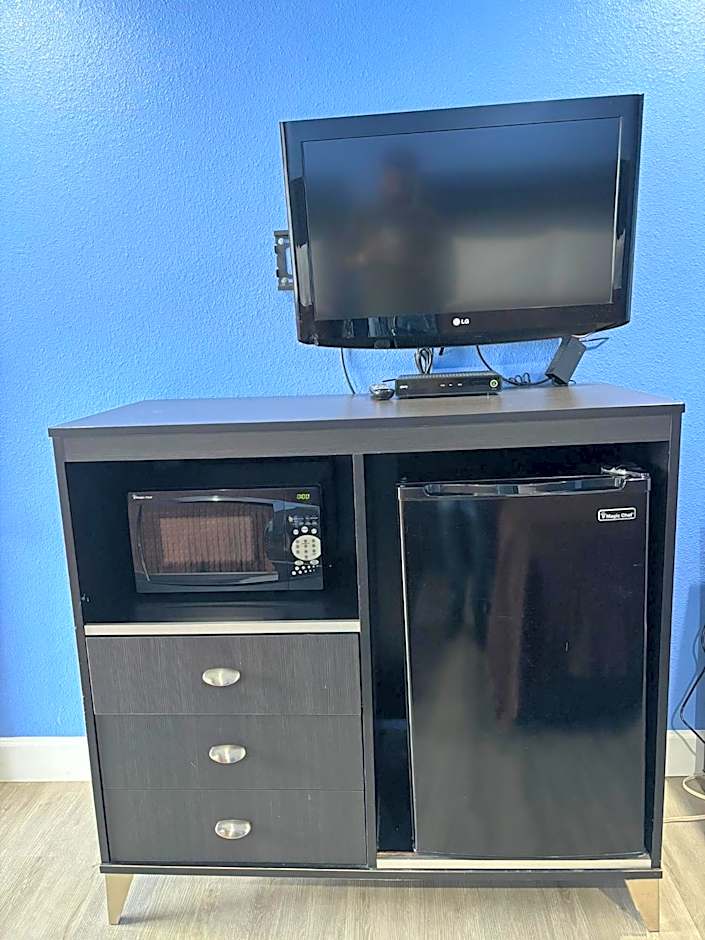 The Monterey Fireplace Inn