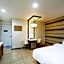 White Tourist Hotel