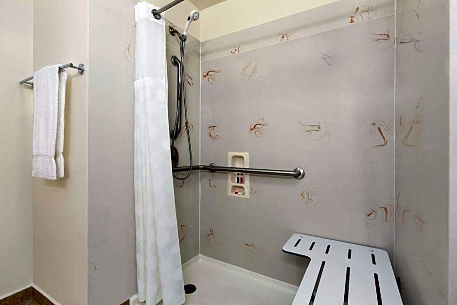 Ramada by Wyndham Oakland Downtown City Center