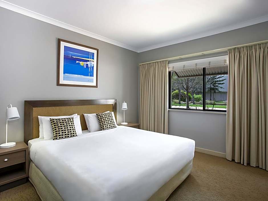 Mantra Geraldton