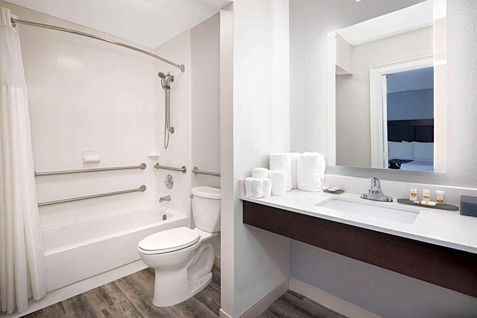 La Quinta Inn & Suites by Wyndham Atlanta Airport