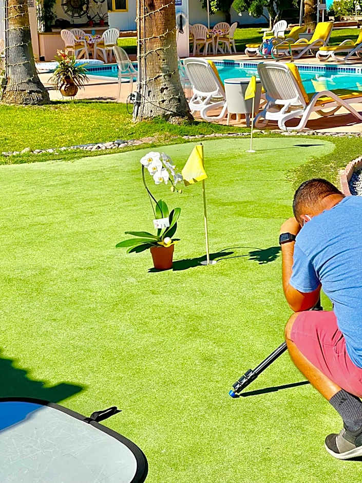 A PLACE IN THE SUN Garden Hotel - Big Units with Privacy Gardens & Heated Pool & Spa in 1 Acre Park Prime Location, PET Friendly