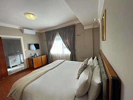 Ngwenya Hotel & Conference Centre