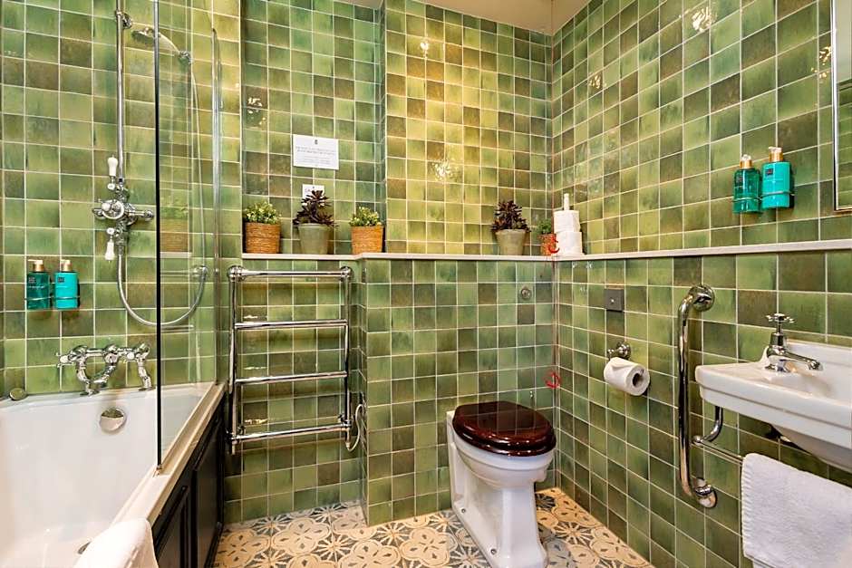 Salisbury Arms Hotel