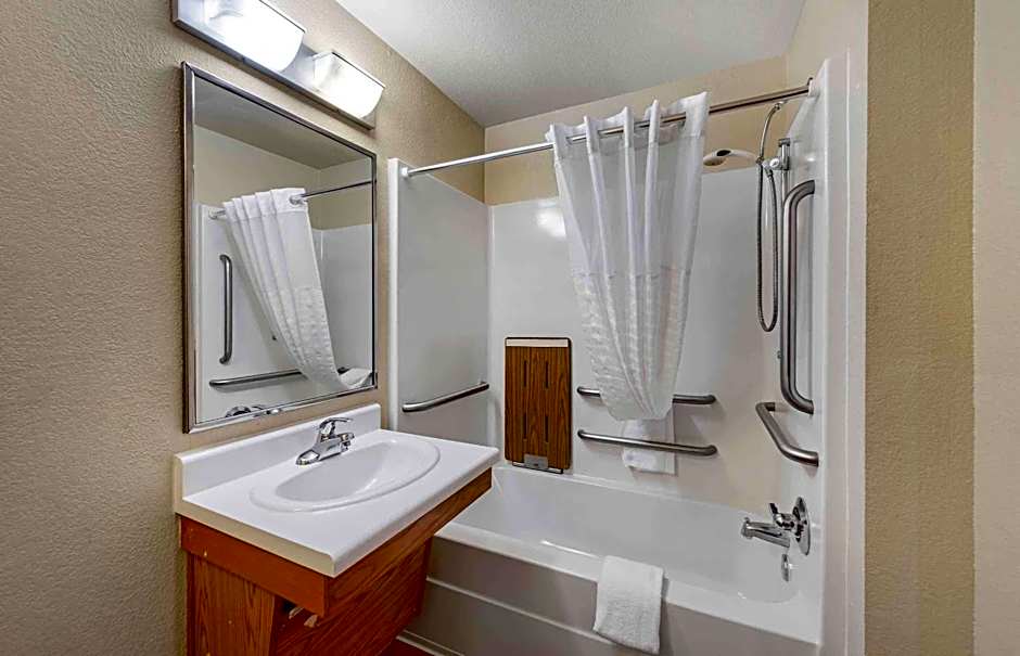 Extended Stay America Select Suites - Wichita - Airport