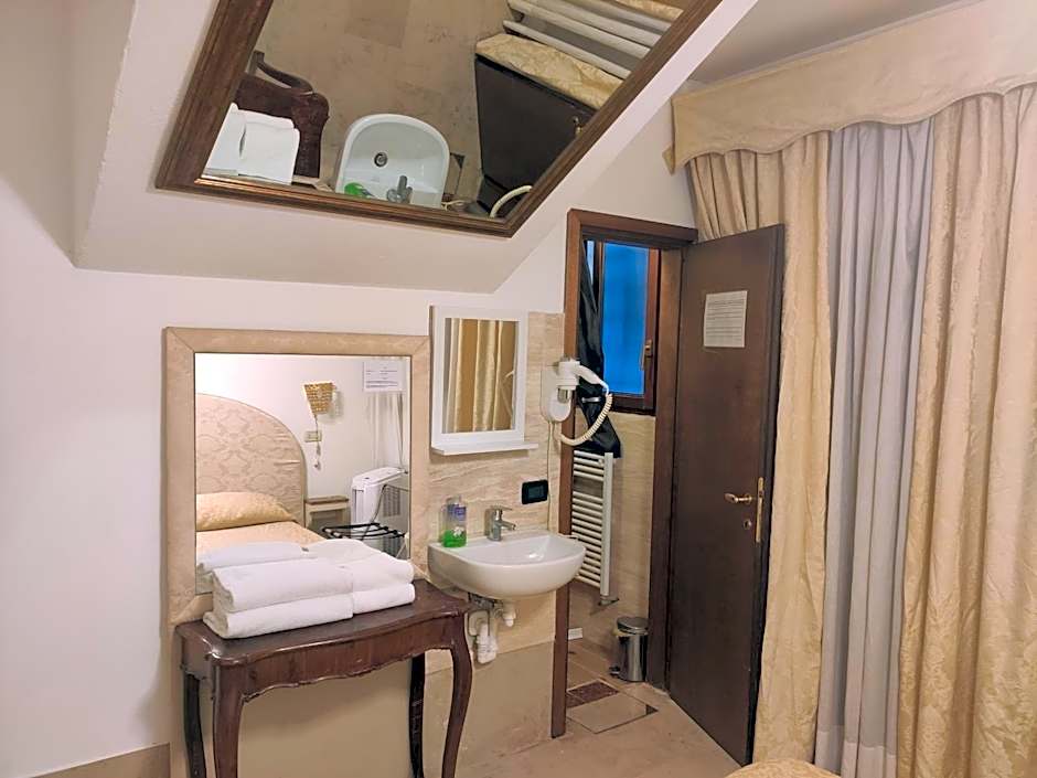 Alloggi Acquavita - checkin at "Alloggi SS Giovanni e Paolo"