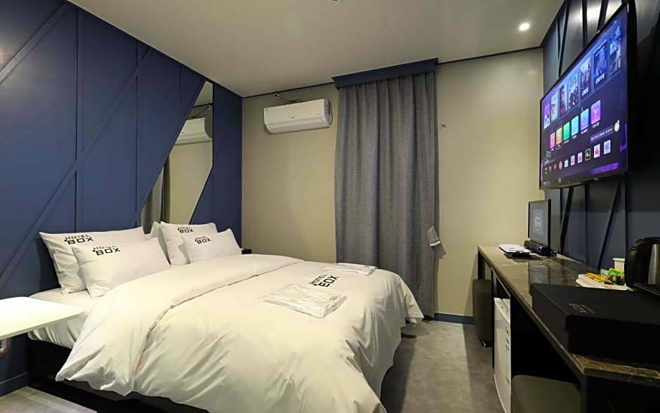 Box Hotel