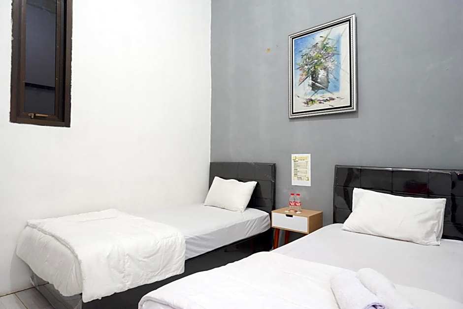 RedDoorz Syariah near Alun Alun Kajen