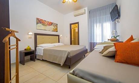 Comfort Triple Room with Sea View