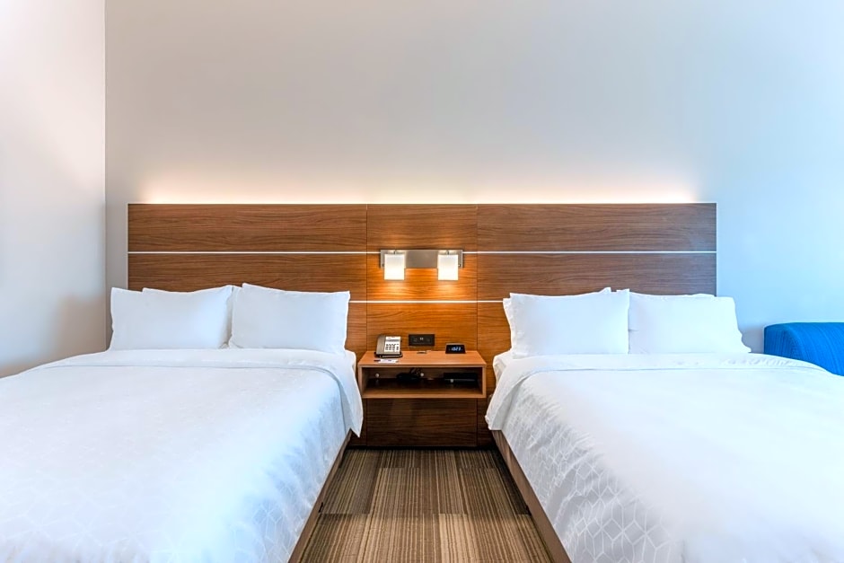 Holiday Inn Express & Suites - Springfield North, an IHG Hotel