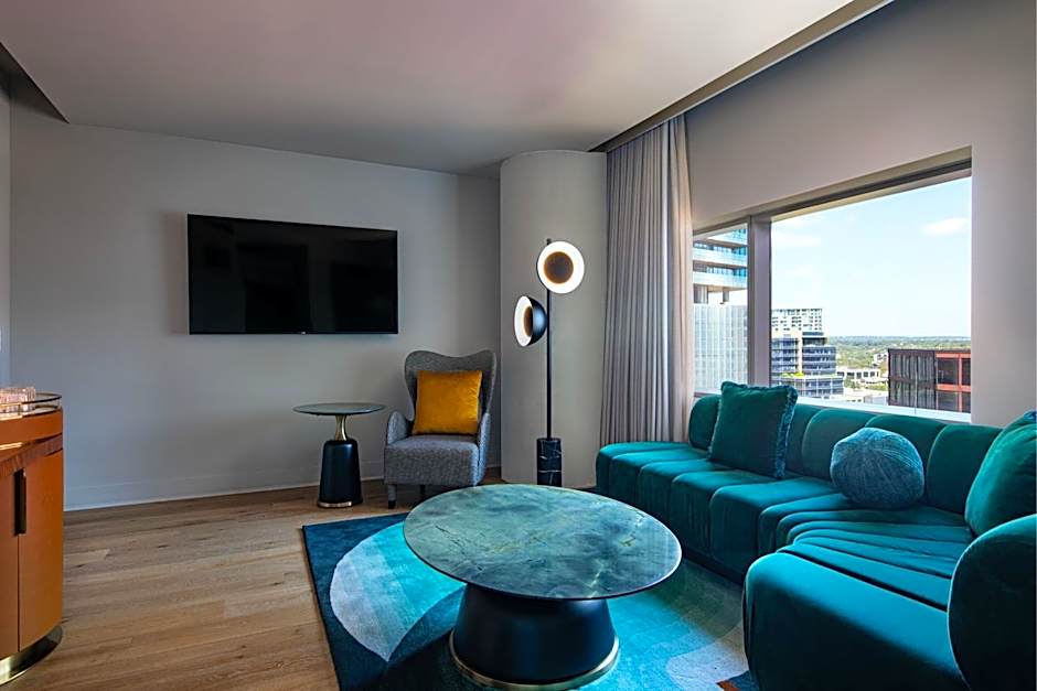 Foto 1 di 10 di Deluxe 1 Bedroom 1 King Bed Suite, Corner