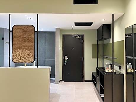 Emerald Room - Newly Renovated
