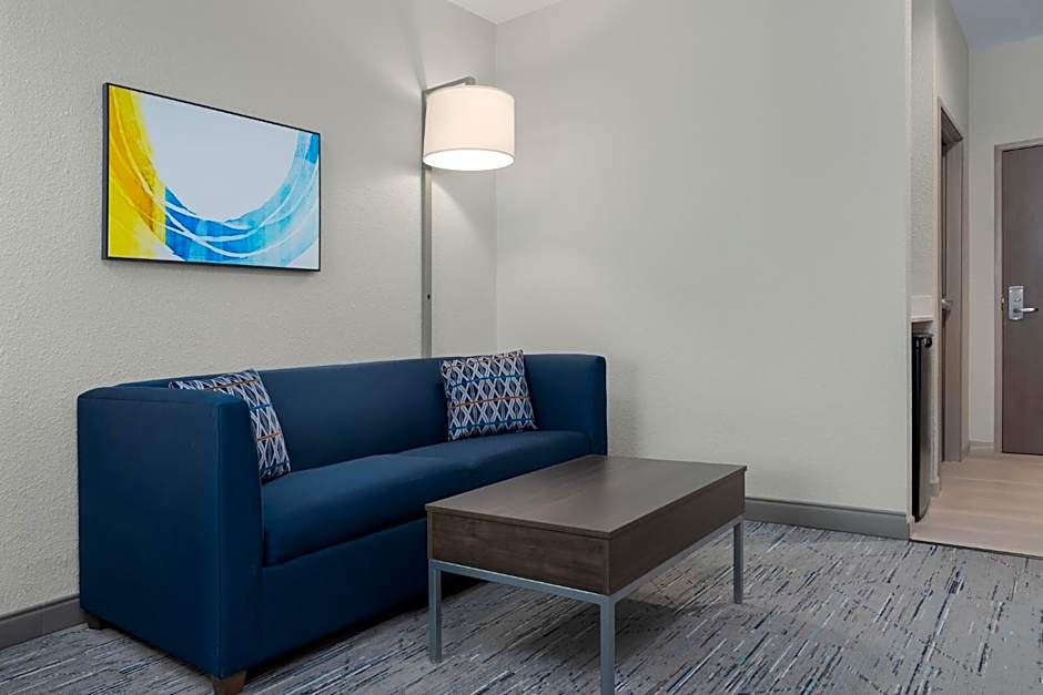 Holiday Inn Express And Suites Alexandria By IHG